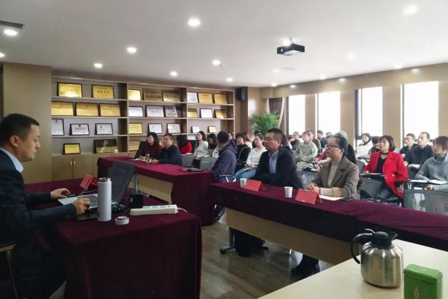 学无止境|星空(中国)项目管理有限公司举办法律知识专题培训